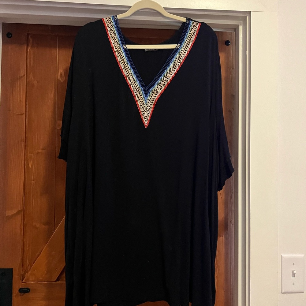BloomChic Black and Red Tunic Top